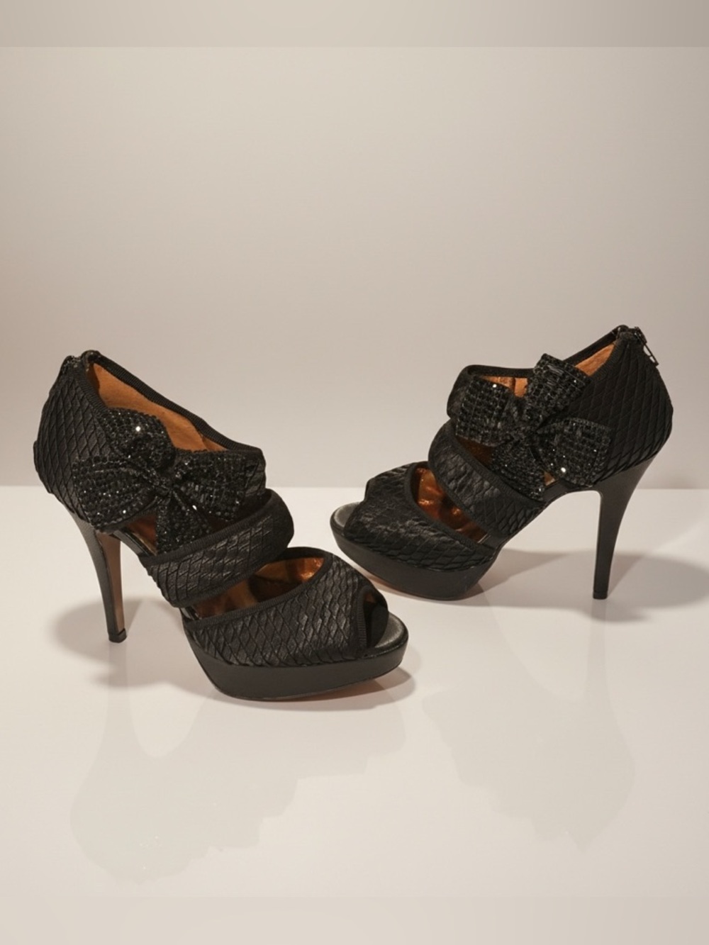 POETIC LICENSE Mistletoe Kisses Black Open Toe Rhinestone Bow 4” Heels Size 6 - Picture 3 of 13